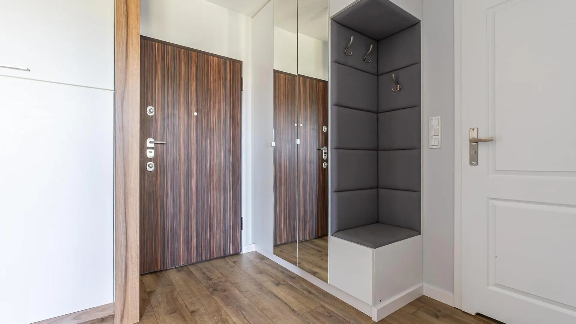 Glow Apartments - Chmielna, Gdansk City & River View